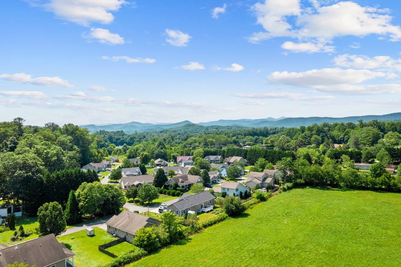 116 Springfield Meadow Dr - Photo 2 of 30