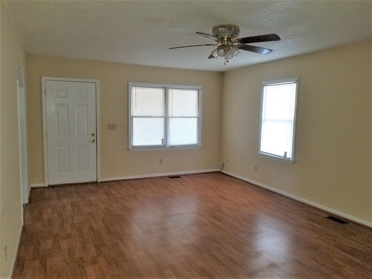 604 S Martin St - Photo 3 of 14