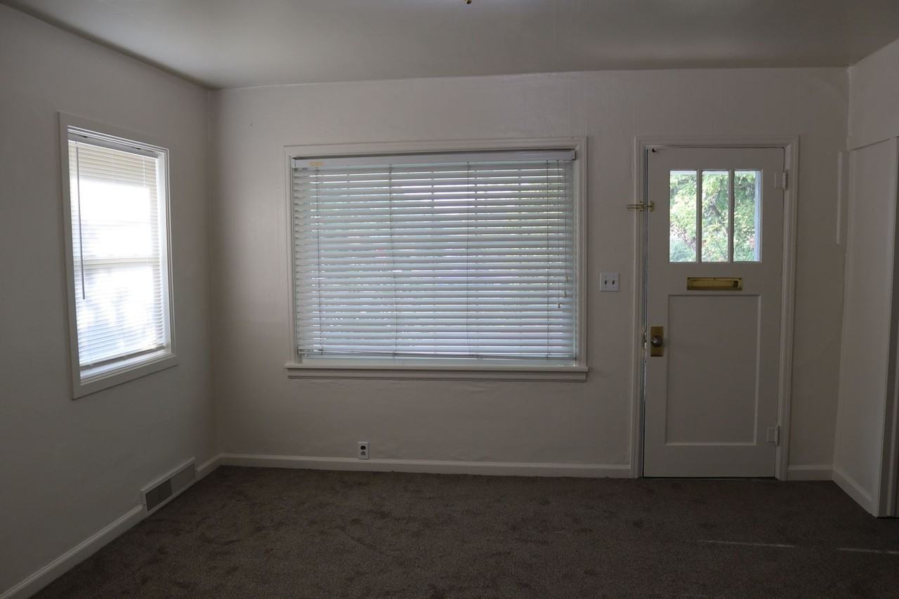 695 E 420 N - Photo 3 of 26