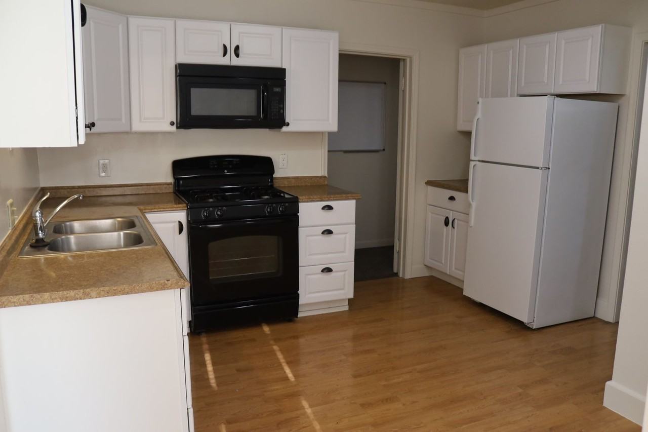 695 E 420 N - Photo 7 of 26