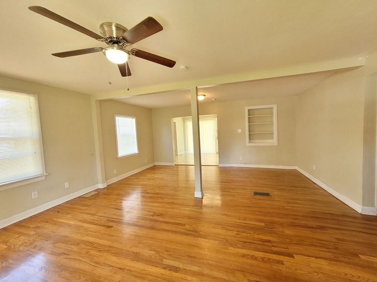 205 Henry St - Photo 6 of 30