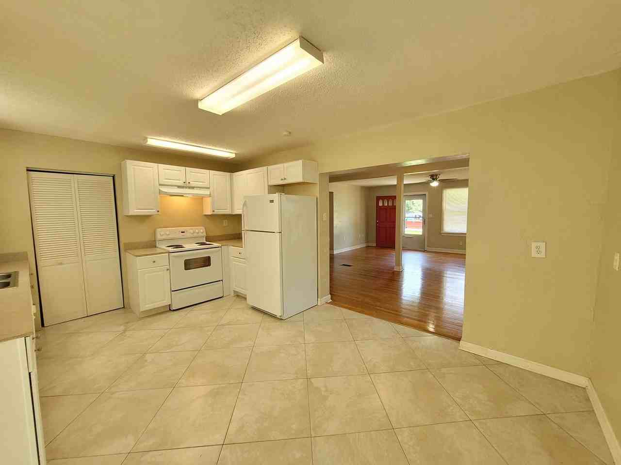 205 Henry St - Photo 7 of 30