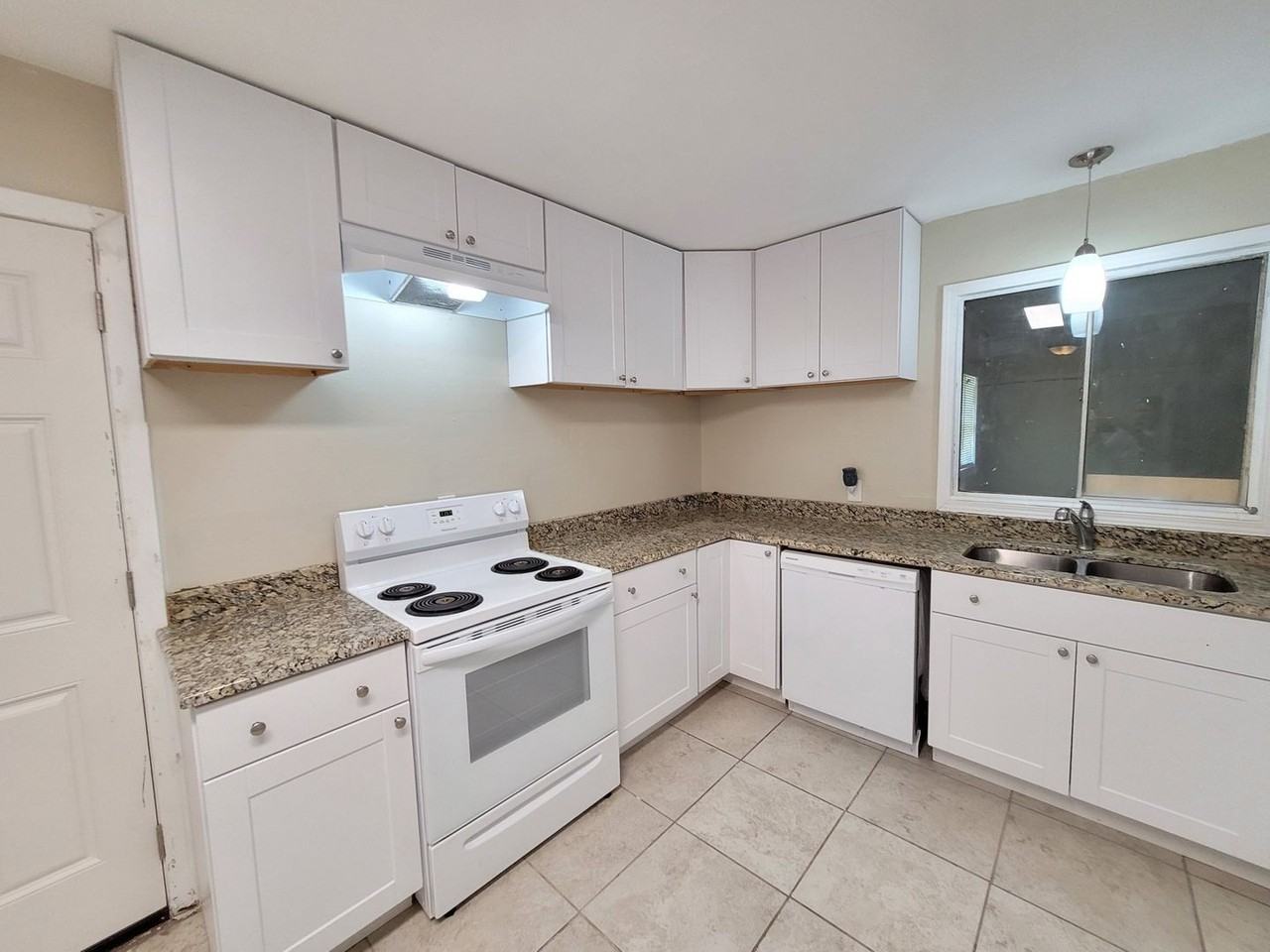 5442 Thornhill Road - Photo 6 of 19