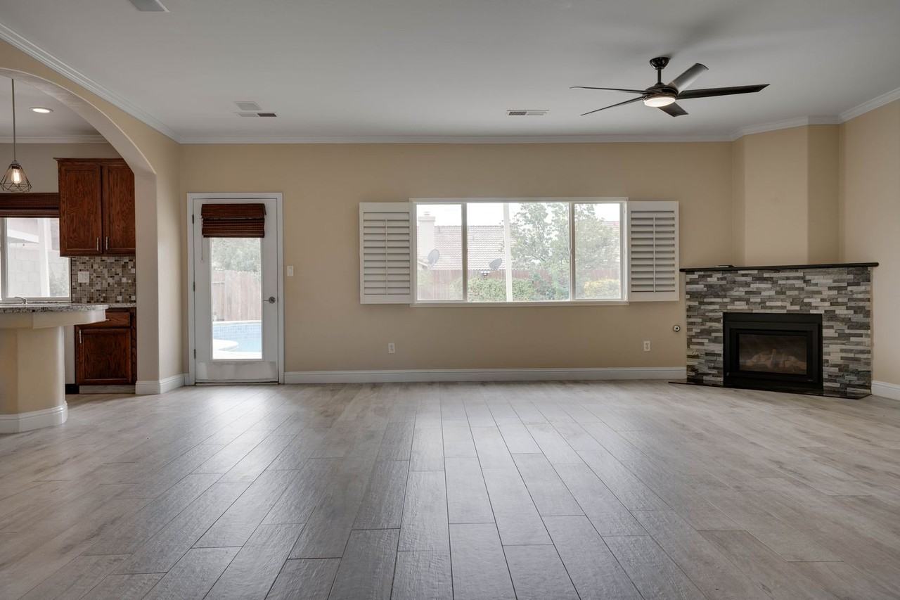 8517 Harbor Club Dr - Photo 3 of 21