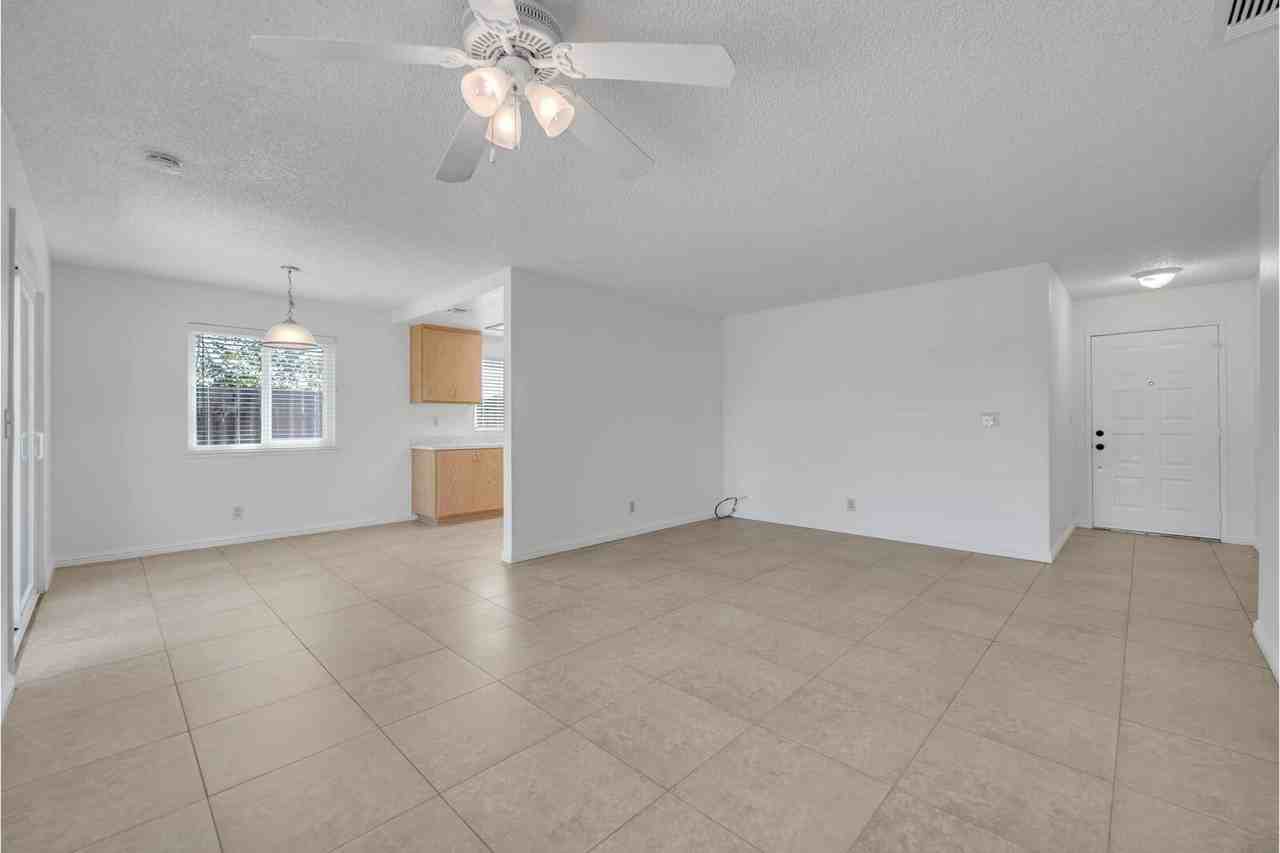 15 Sunborg Ct - Photo 3 of 29