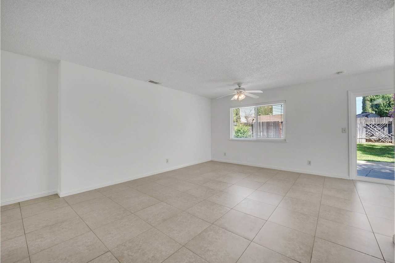 15 Sunborg Ct - Photo 5 of 29