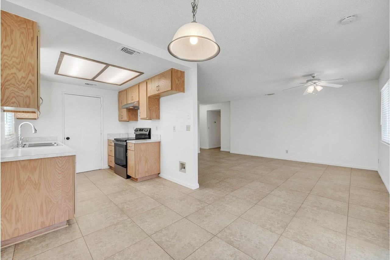 15 Sunborg Ct - Photo 6 of 29