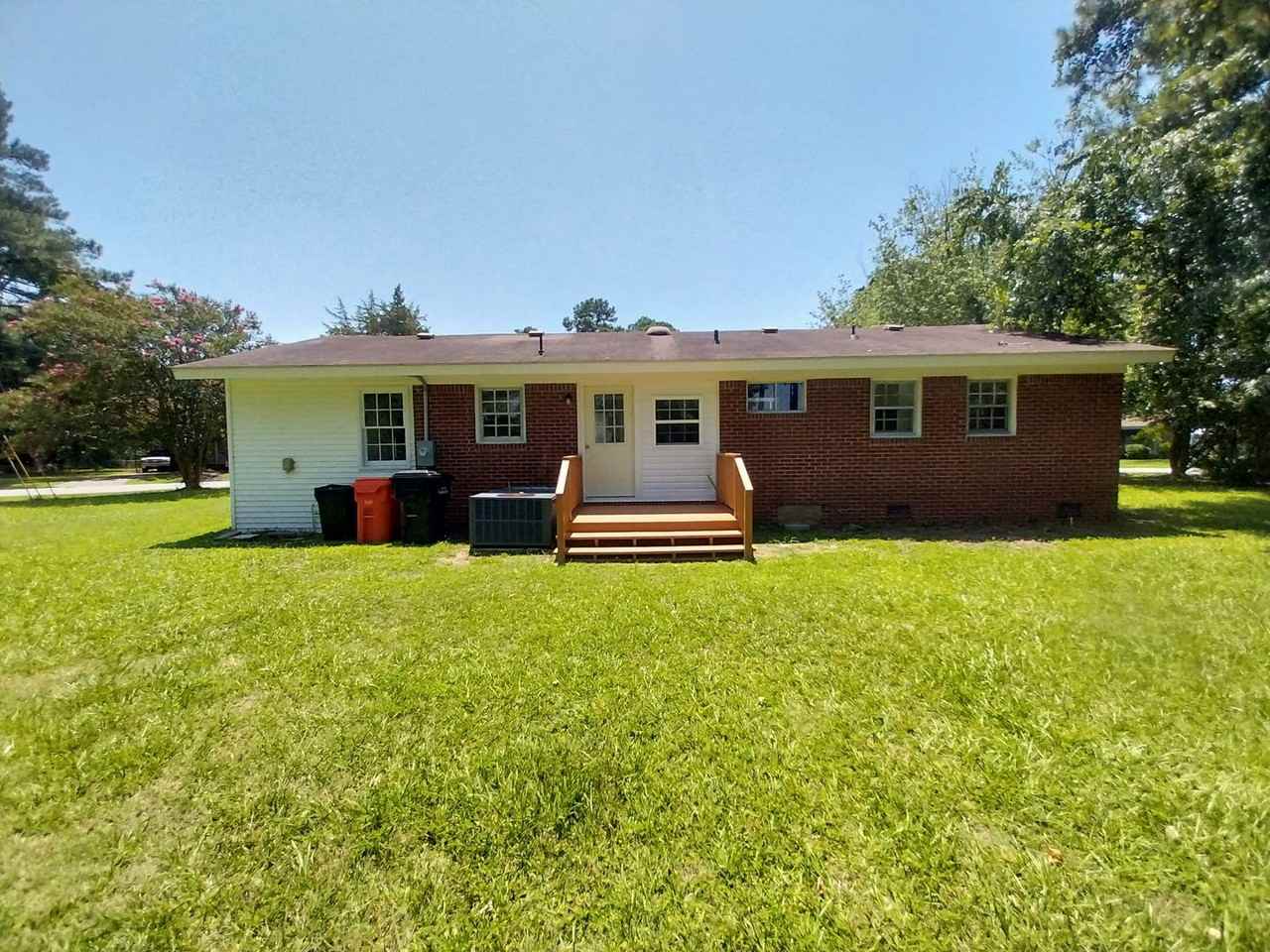 1714 Wesley Dr - Photo 2 of 17
