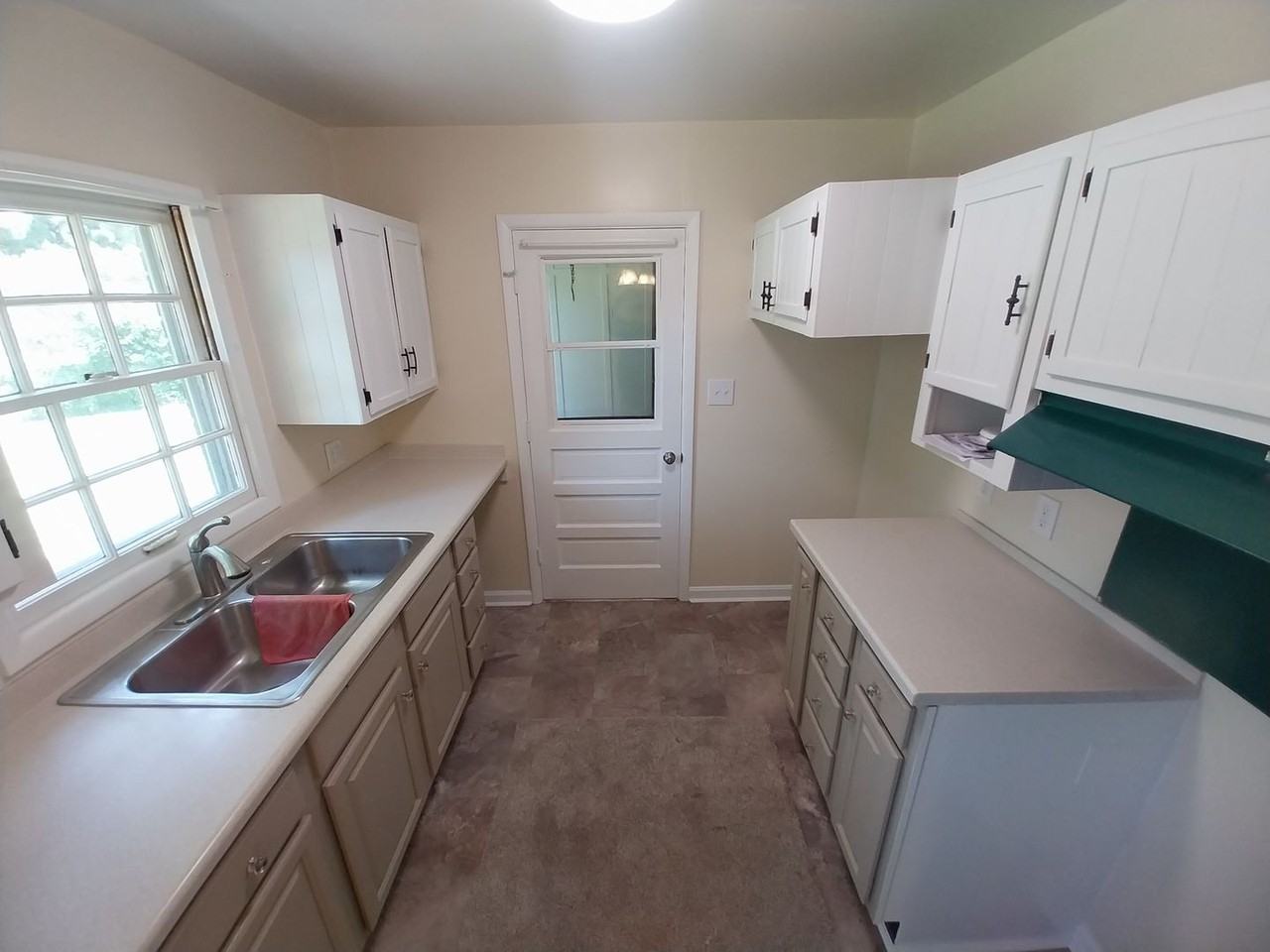 1714 Wesley Dr - Photo 7 of 17