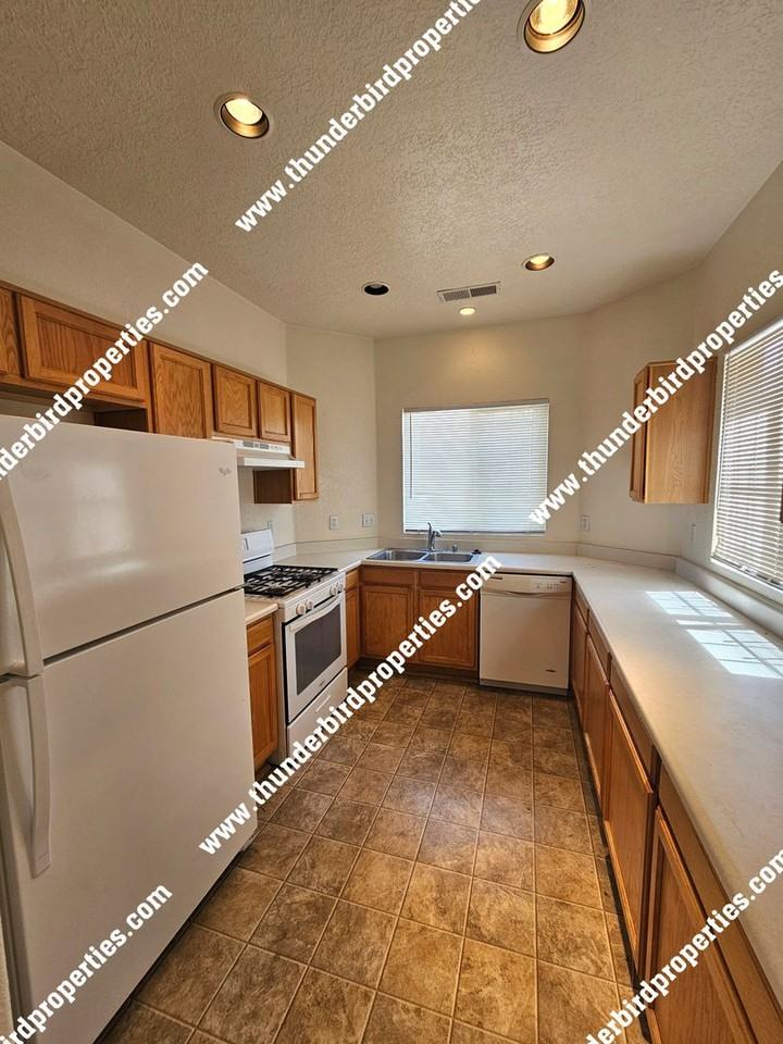 7571 Willow Run Dr Ne - Photo 2 of 13