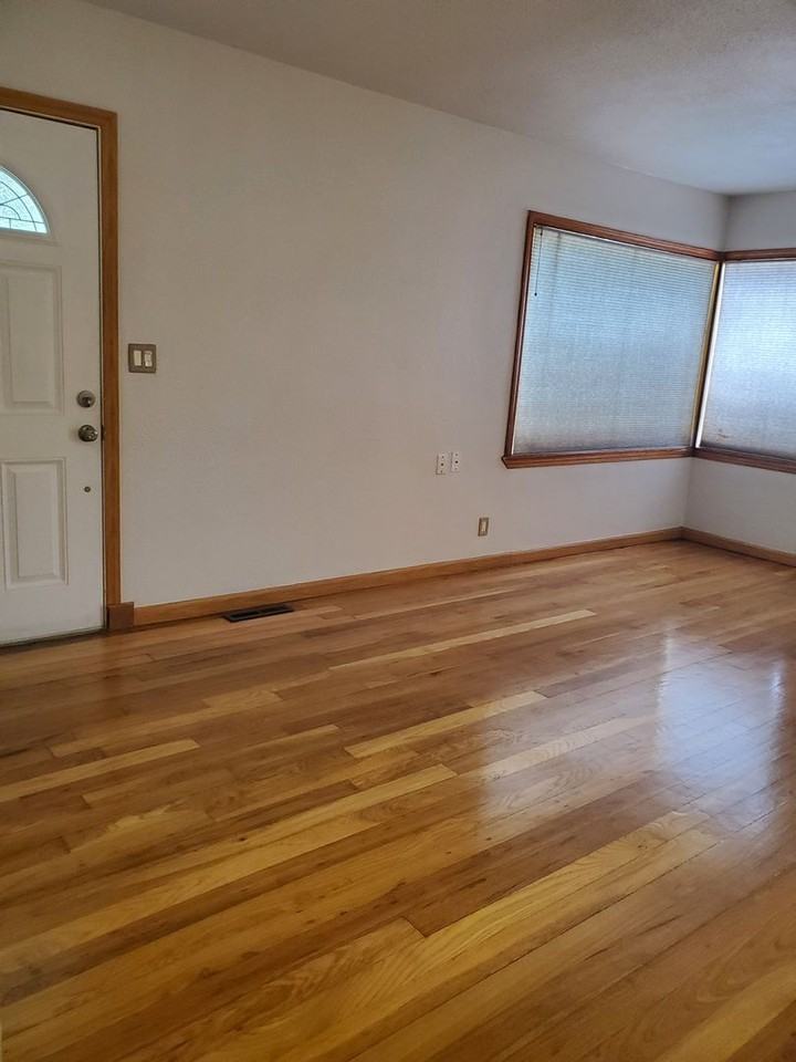 224 E Graves Rd - Photo 3 of 21