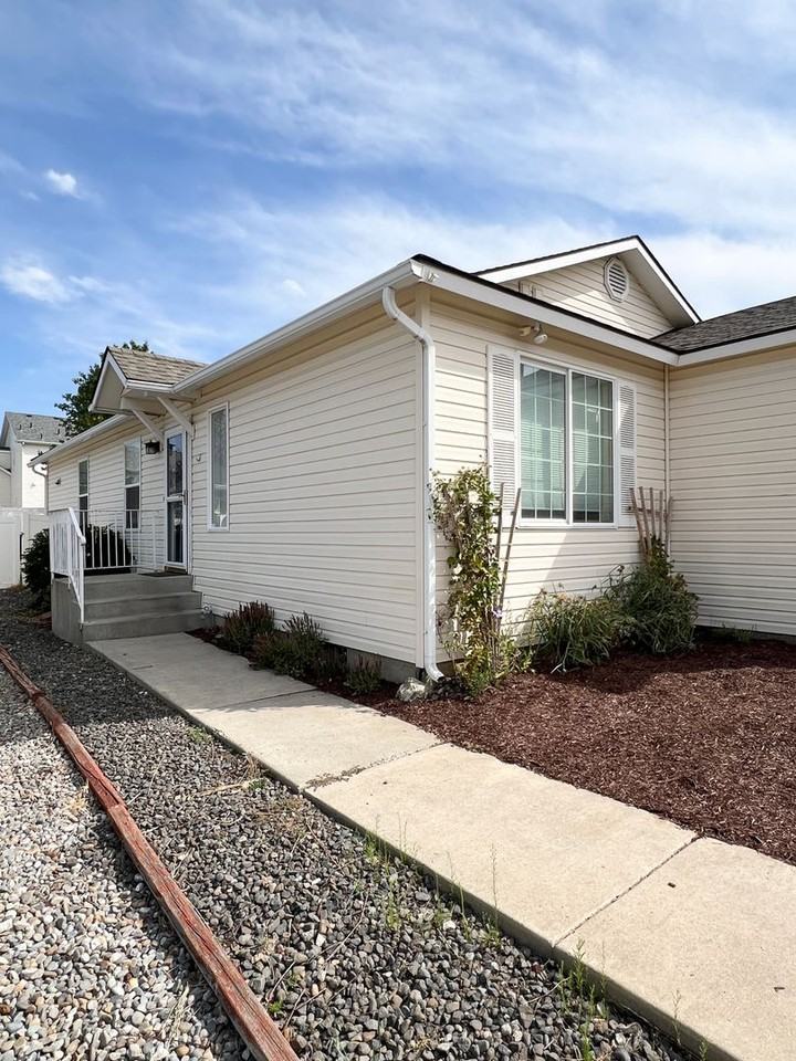 727 E Tara Lee Ave - Photo 2 of 16