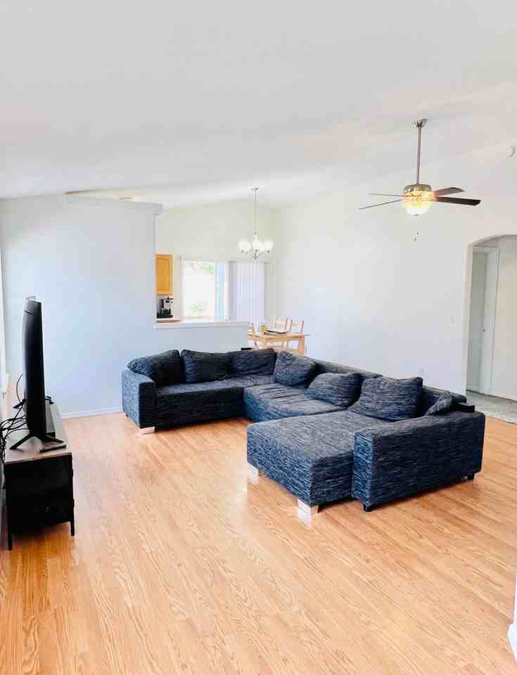 727 E Tara Lee Ave - Photo 3 of 16