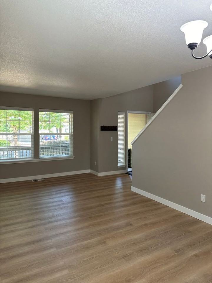 425 Casting St Se - Photo 3 of 29