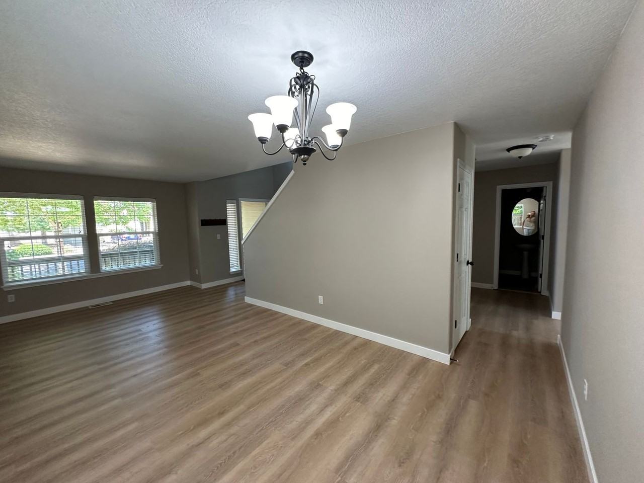 425 Casting St Se - Photo 4 of 29