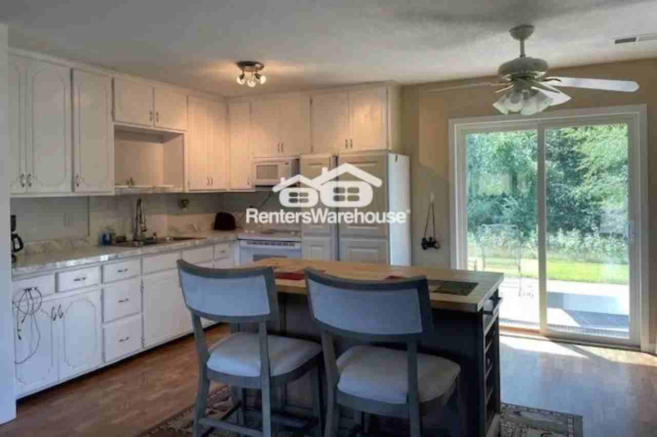 716 198th Ave Ne - Photo 3 of 9