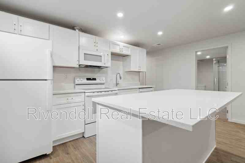 3320 Yarrow Ct - Photo 2 of 12