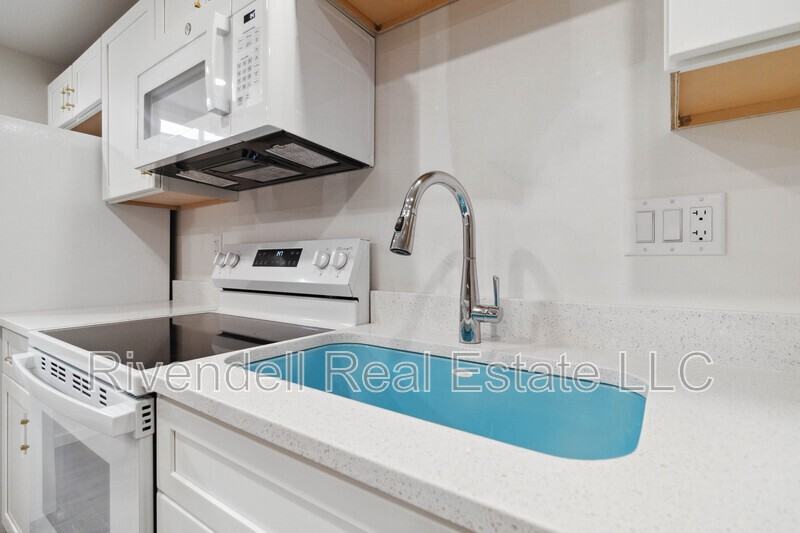 3320 Yarrow Ct - Photo 3 of 12