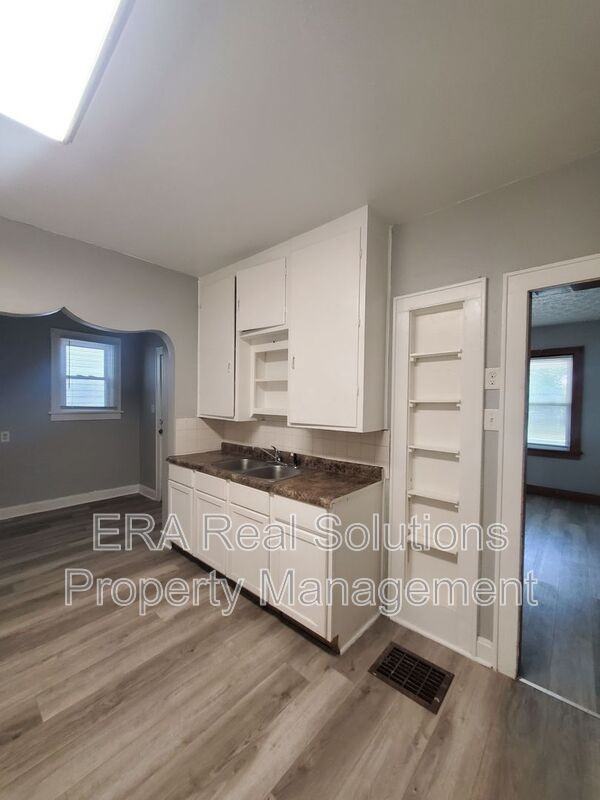 488 Woodbury Ave - Photo 7 of 14