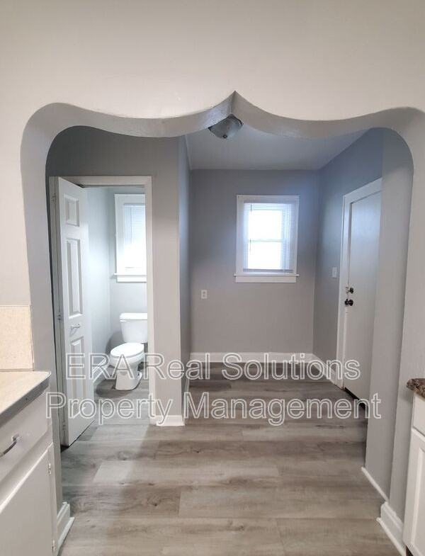 488 Woodbury Ave - Photo 6 of 14
