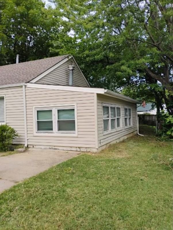 7933 Olive St - Photo 2 of 9