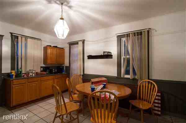 729 S Main St - Photo 2 of 10