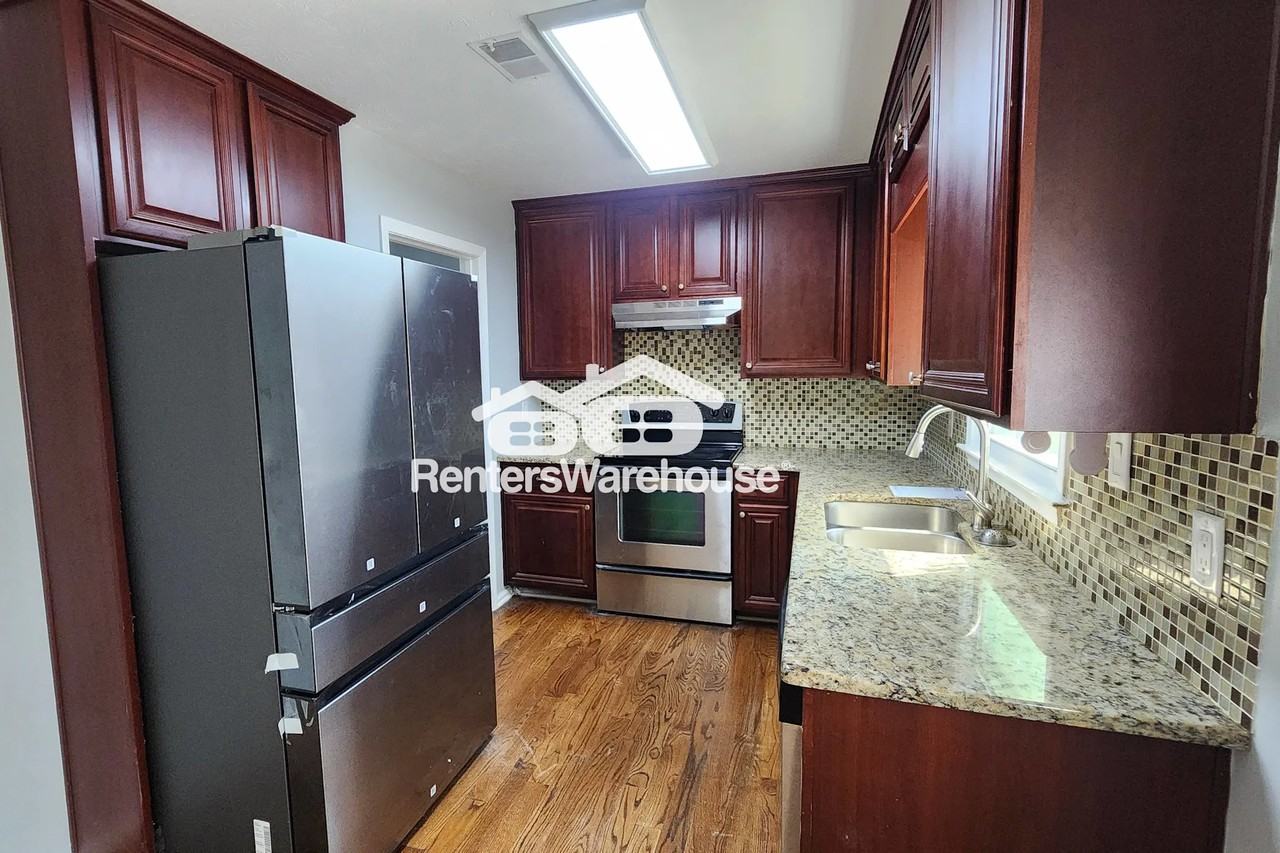 1858 Valley View Rd - Photo 3 of 20
