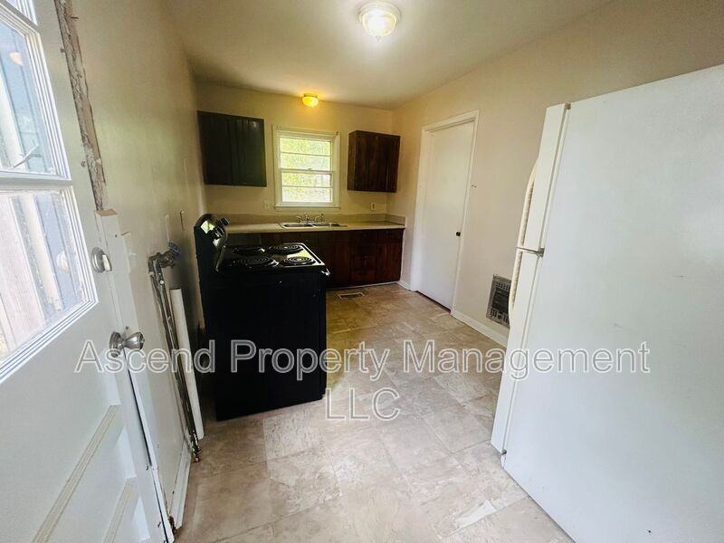 1202 Arlington Ave - Photo 3 of 9