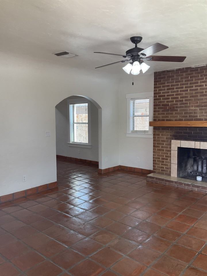 3661 S 7th Ave - Photo 4 of 16