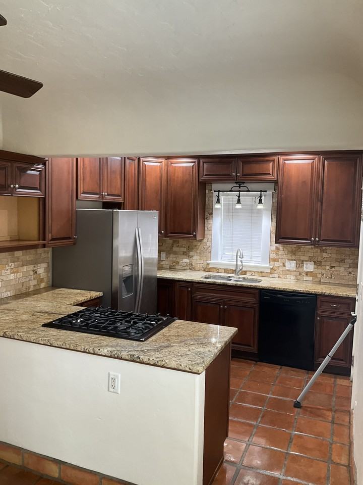 3661 S 7th Ave - Photo 6 of 16