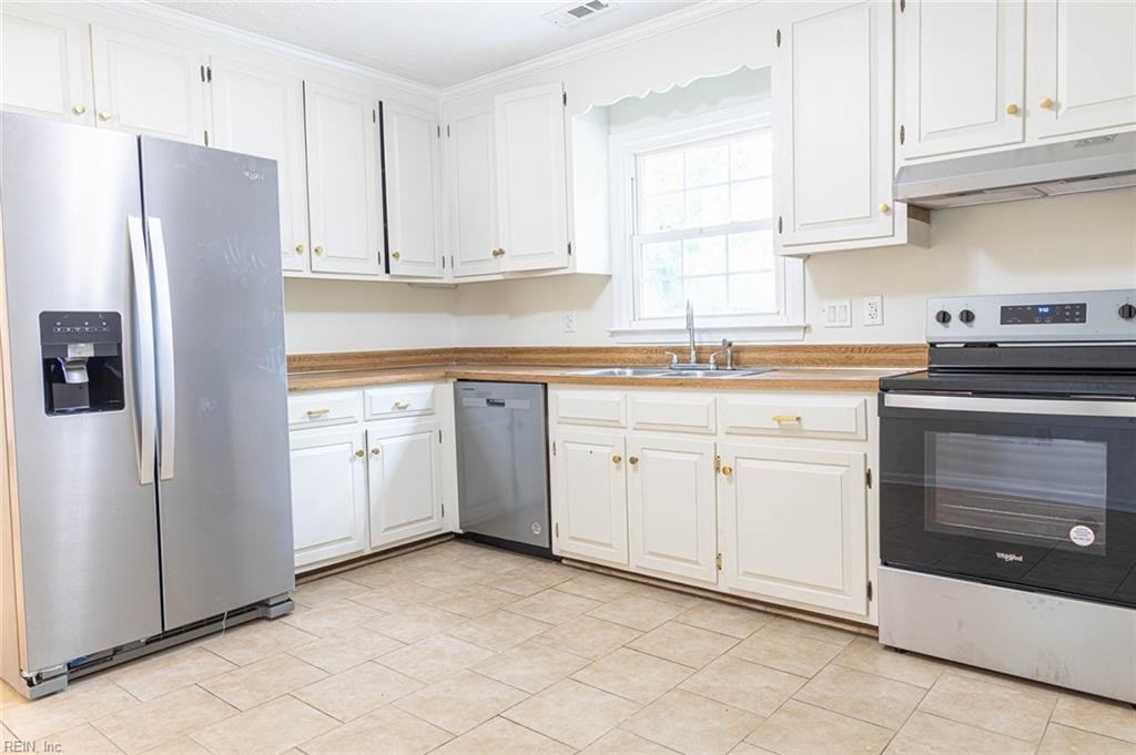 718 Whisperwood Dr - Photo 2 of 13