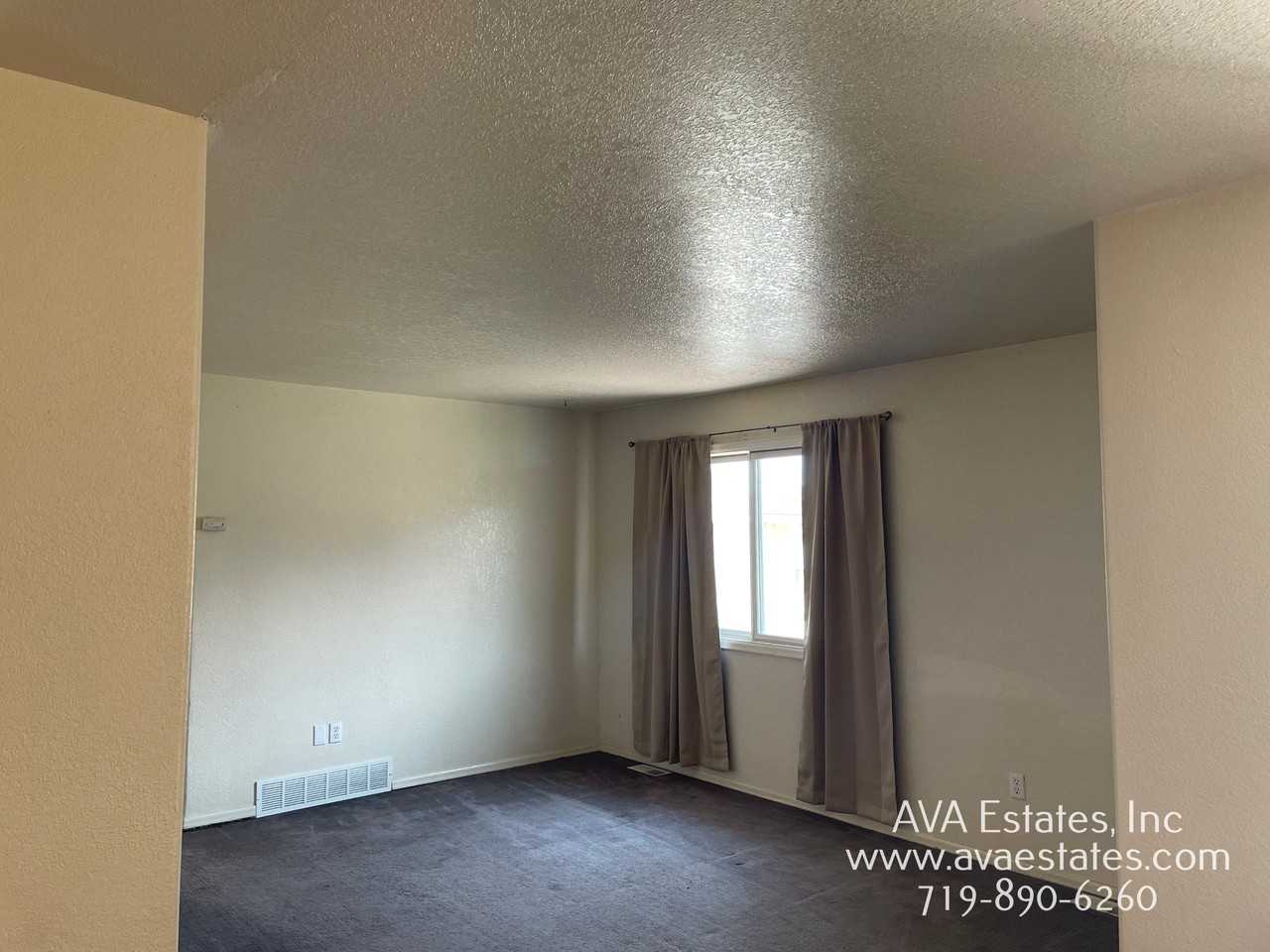 2718 Poplar St - Photo 3 of 12