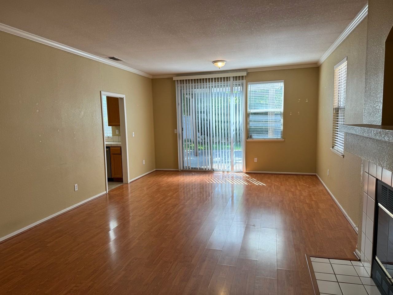 3018 Carousel Cir - Photo 3 of 10