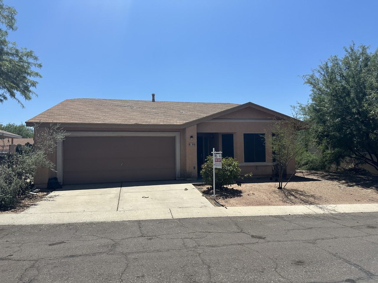 8180 N Streamside Ave - Photo 4 of 27