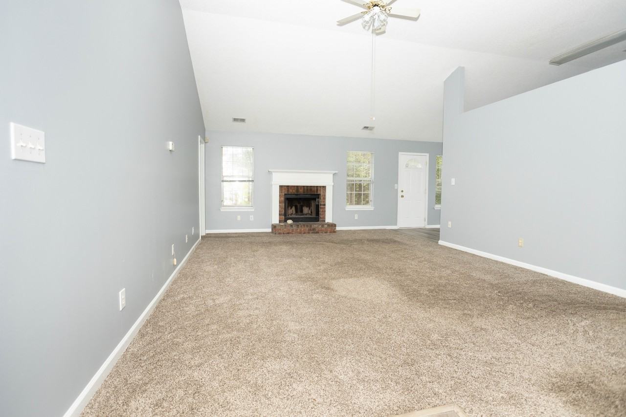 1258 W Briar Ridge Ct - Photo 2 of 21