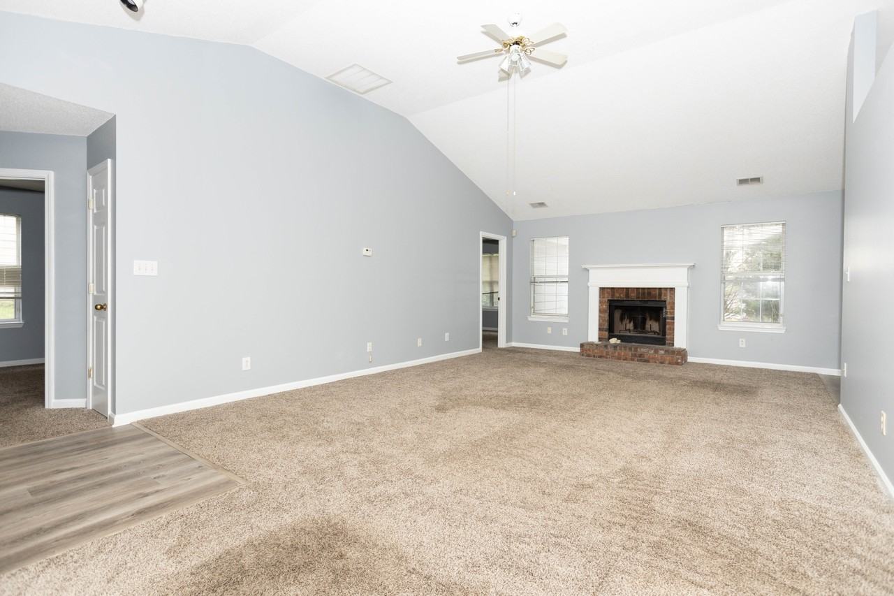 1258 W Briar Ridge Ct - Photo 3 of 21