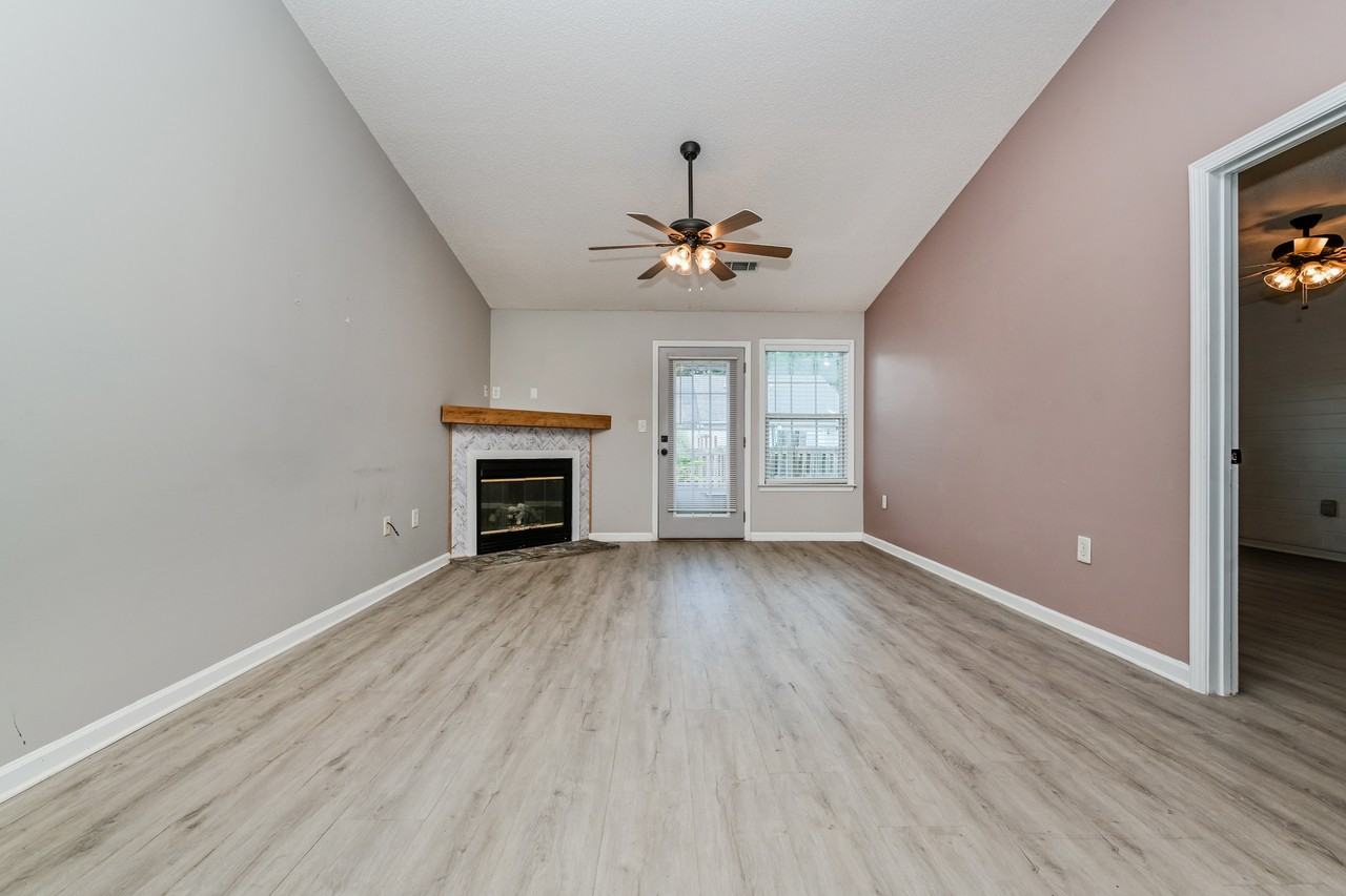 1740 Summerwoods Ln - Photo 3 of 16