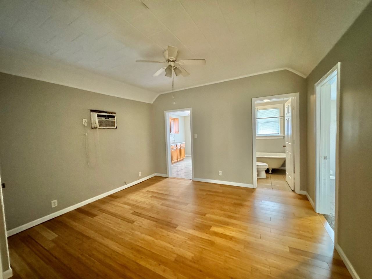 100 N State St - Photo 2 of 9