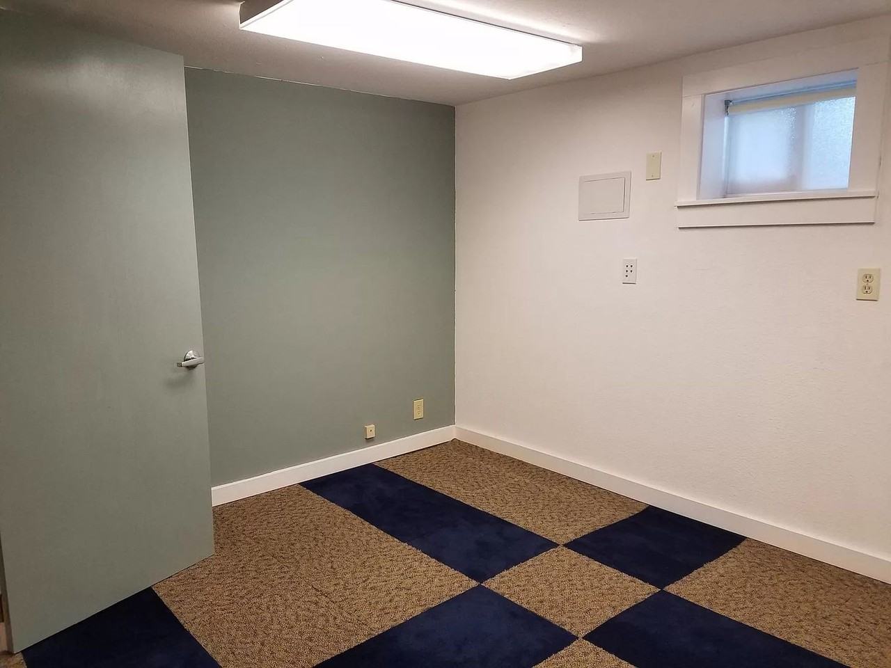 2424 S Graham St - Photo 4 of 20