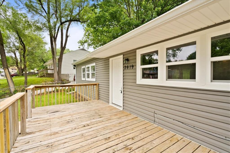 2619 Vista St - Photo 2 of 17