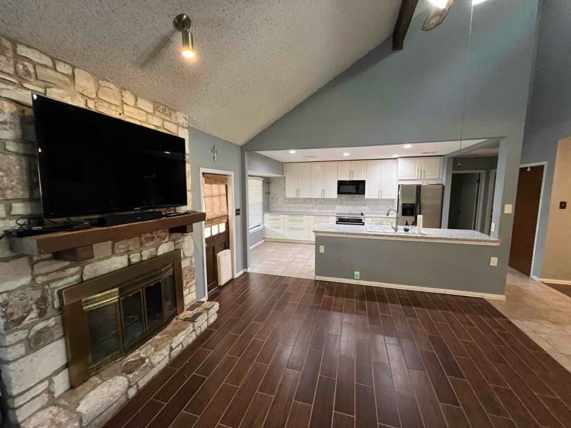 6210 Welles Creek Dr - Photo 4 of 16