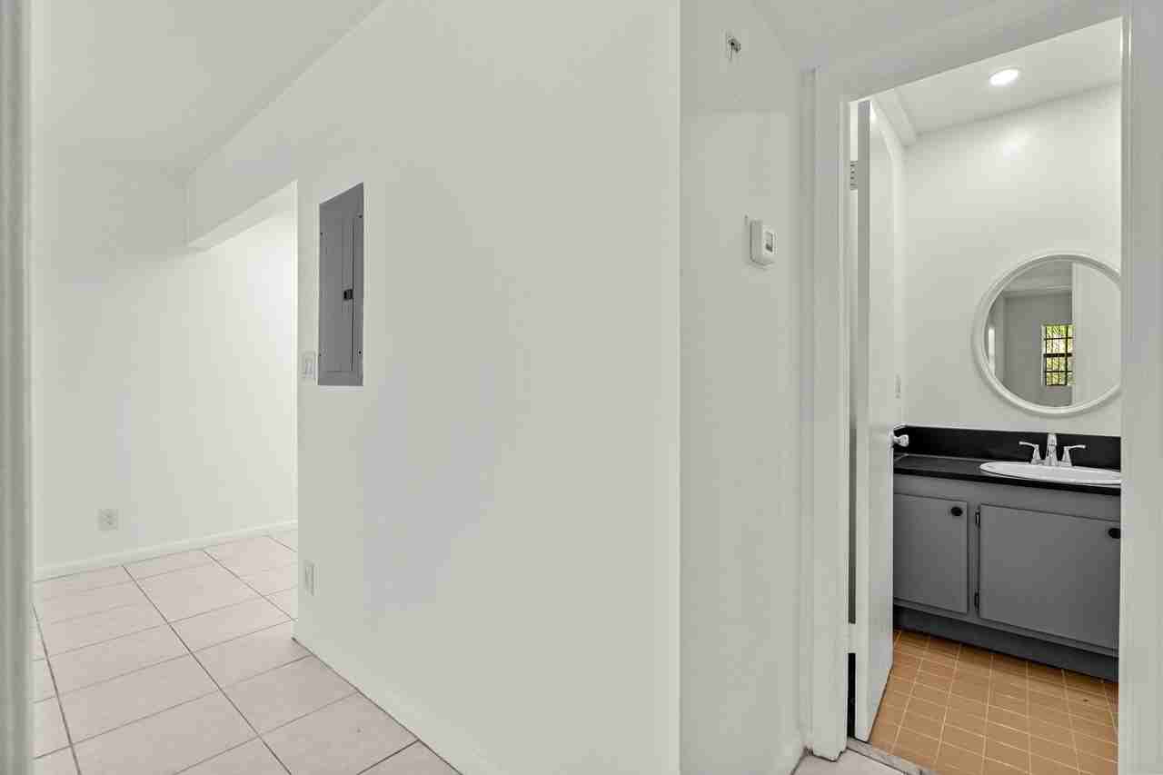 Palomar - Photo 7 of 19