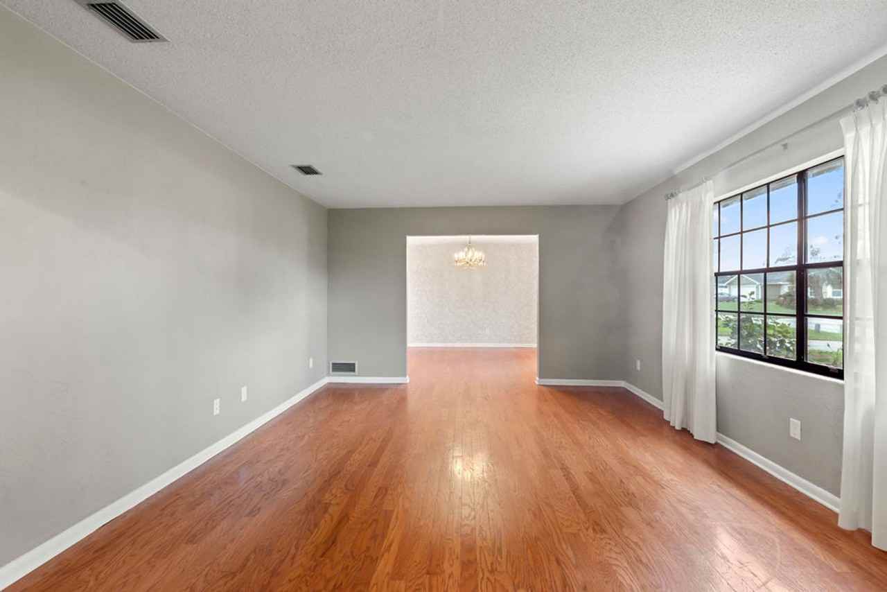 1407 Overbrook Dr - Photo 3 of 32