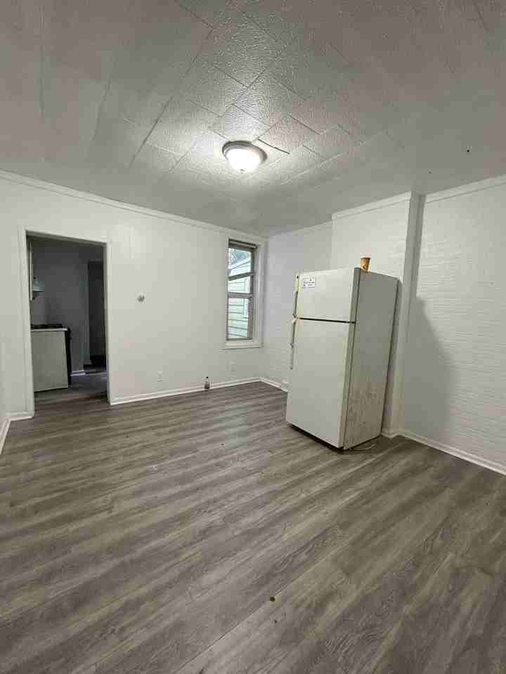 27 Jersey St - Photo 7 of 14