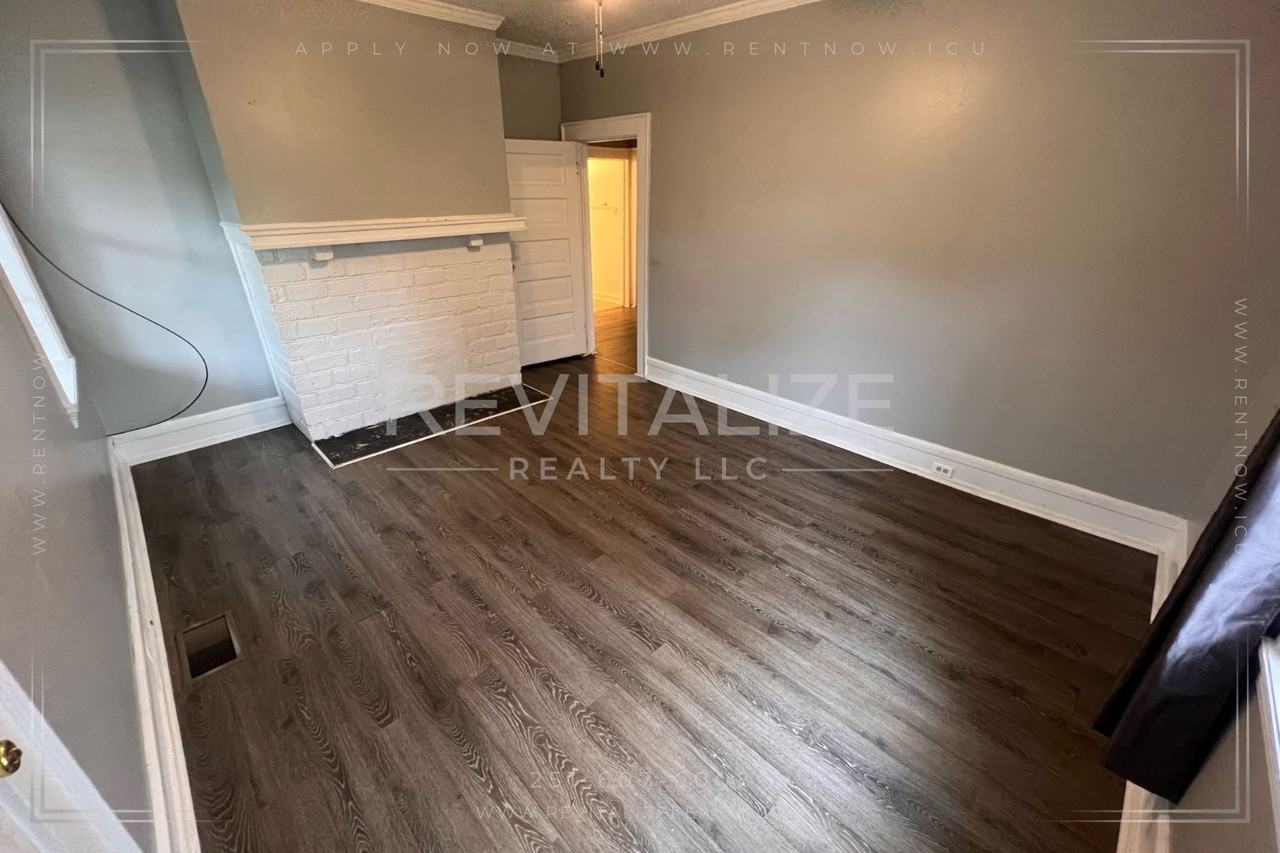 202 1st St - Duplex - Photo 2 of 16