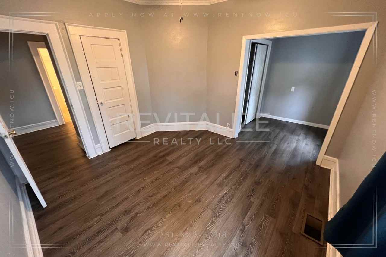 202 1st St - Duplex - Photo 3 of 16