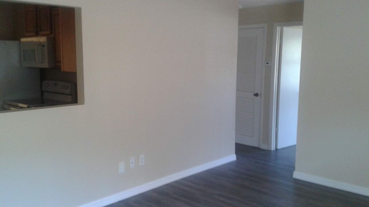 410 S Hill Ave - Photo 6 of 14
