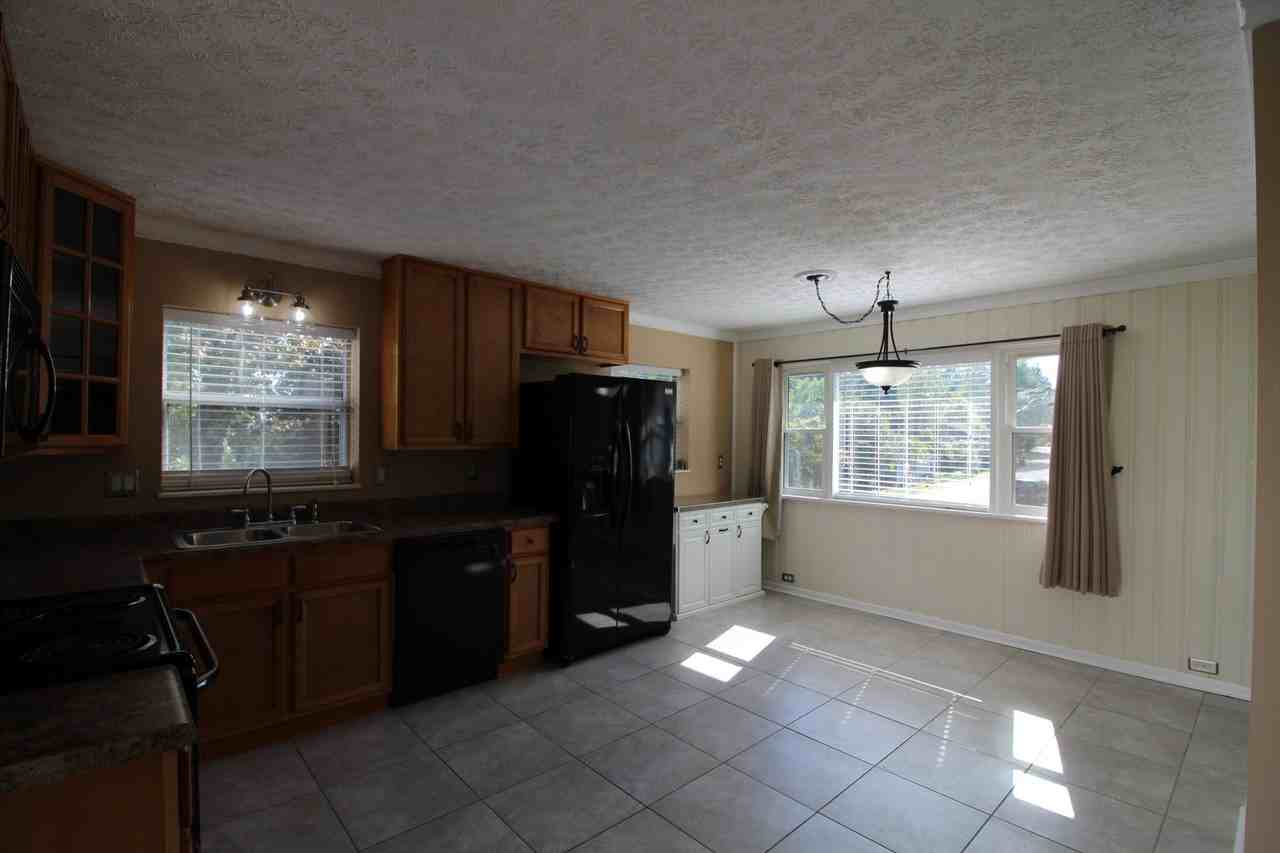 101 E Magnolia Ln - Photo 2 of 24