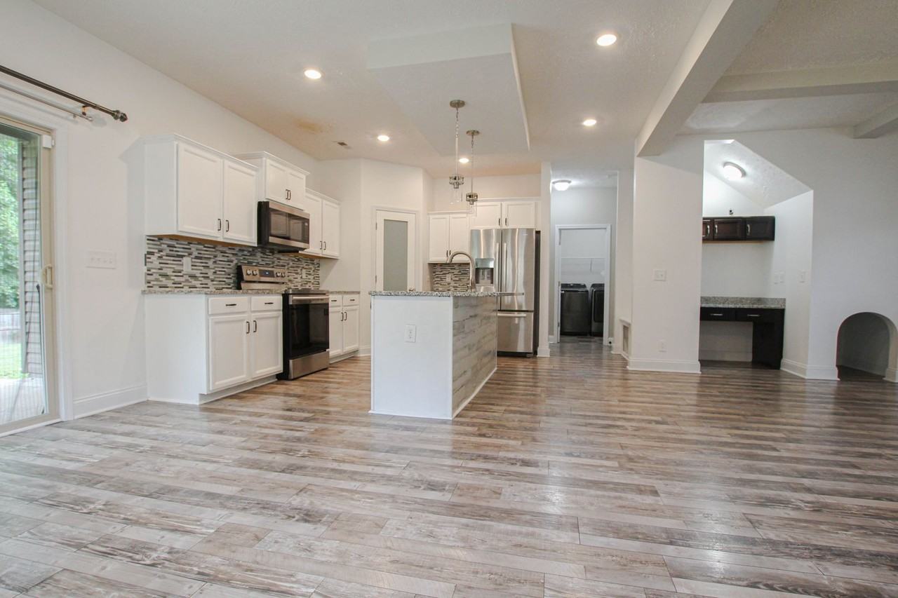 1045 Fuji Ln - Photo 7 of 22