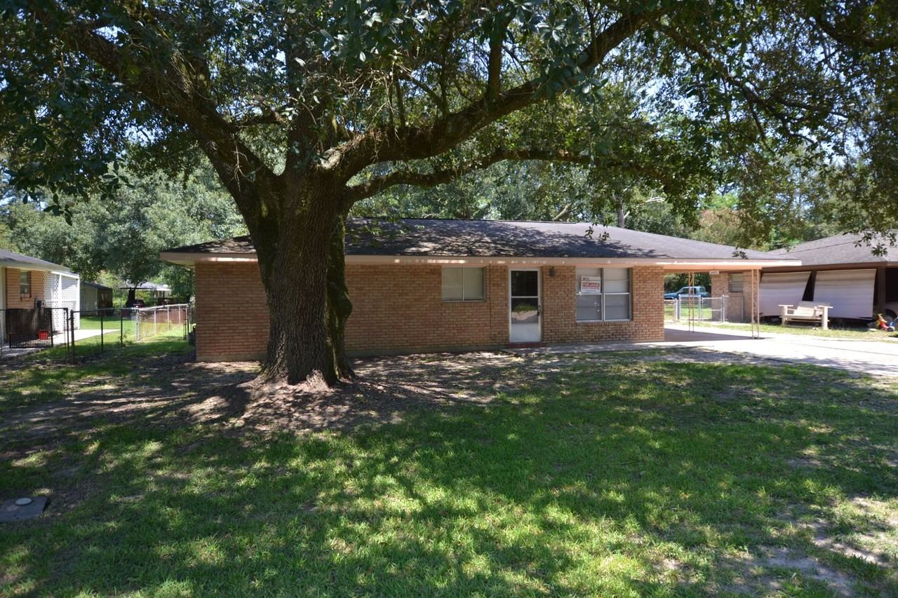 4491 Yvonne Dr - Photo 3 of 41